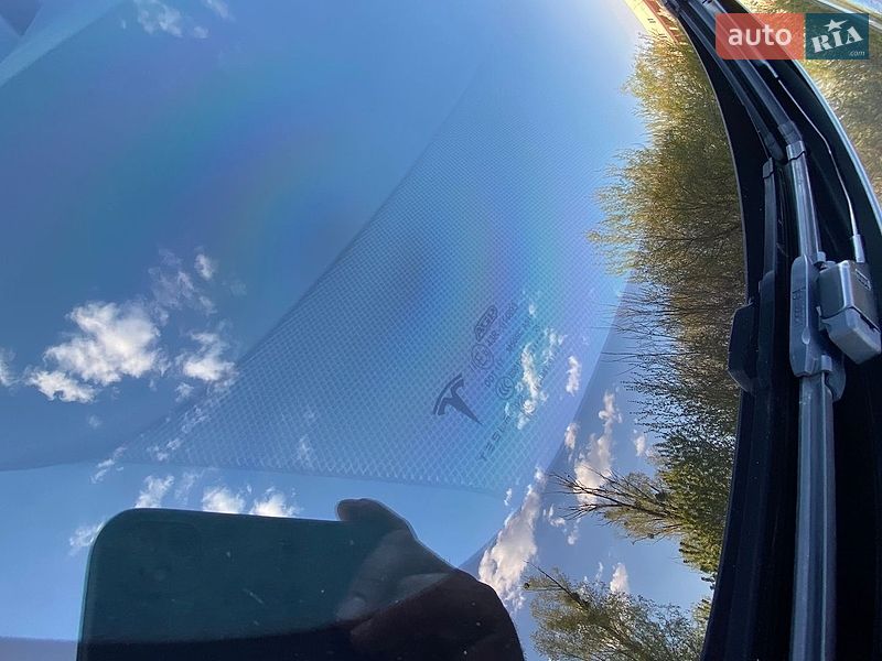 Лифтбек Tesla Model S 2017 в Киеве
