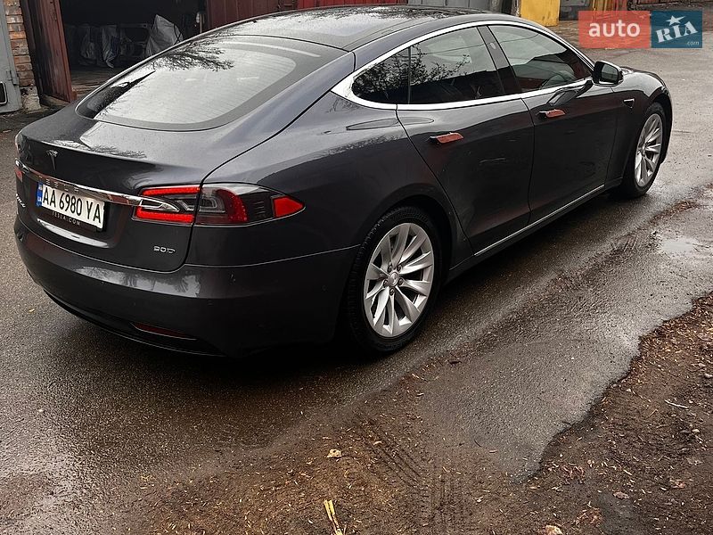 Лифтбек Tesla Model S 2017 в Киеве