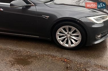 Лифтбек Tesla Model S 2017 в Киеве