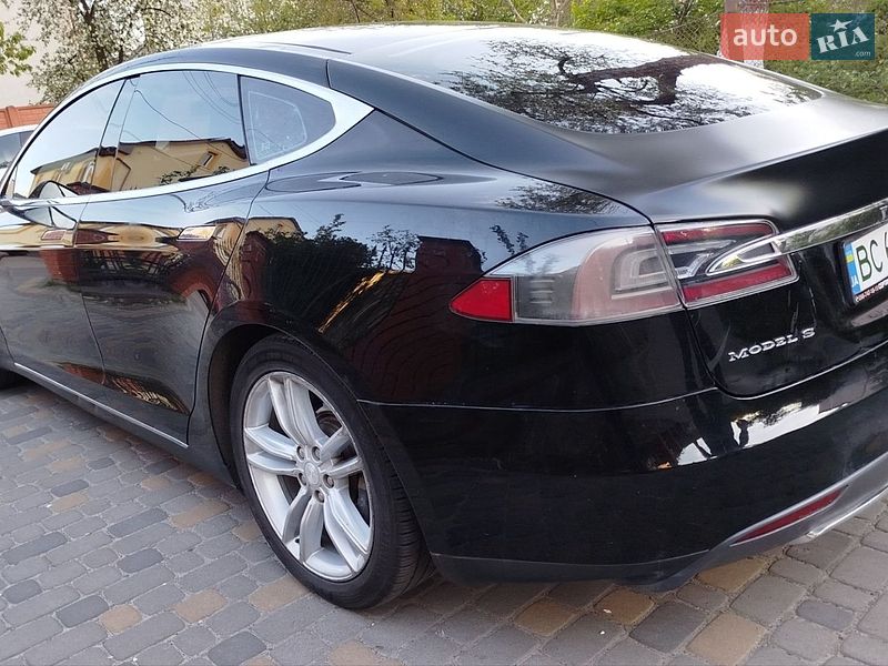 Лифтбек Tesla Model S 2013 в Львове