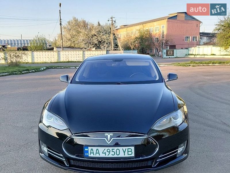 Tesla Model S 2013