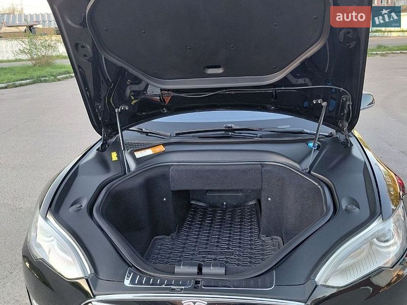 Лифтбек Tesla Model S 2013 в Киеве
