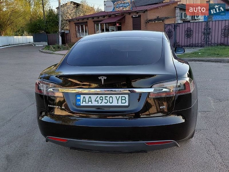 Лифтбек Tesla Model S 2013 в Киеве