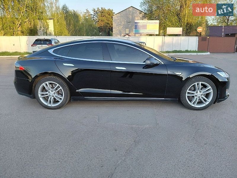 Лифтбек Tesla Model S 2013 в Киеве