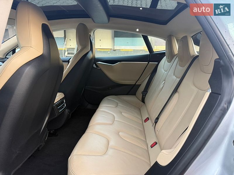 Лифтбек Tesla Model S 2014 в Ровно