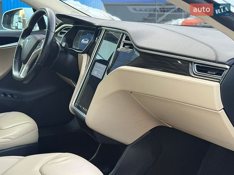 Лифтбек Tesla Model S 2014 в Ровно