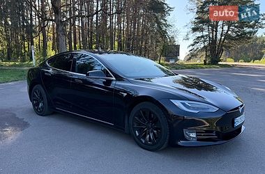 Лифтбек Tesla Model S 2018 в Клевани