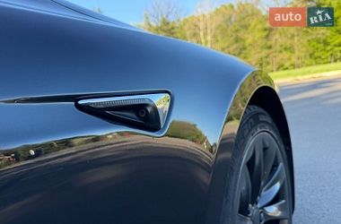 Лифтбек Tesla Model S 2018 в Клевани