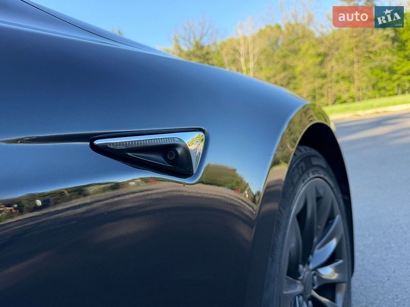 Лифтбек Tesla Model S 2018 в Клевани