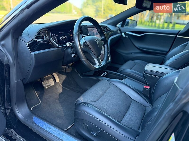 Лифтбек Tesla Model S 2018 в Клевани