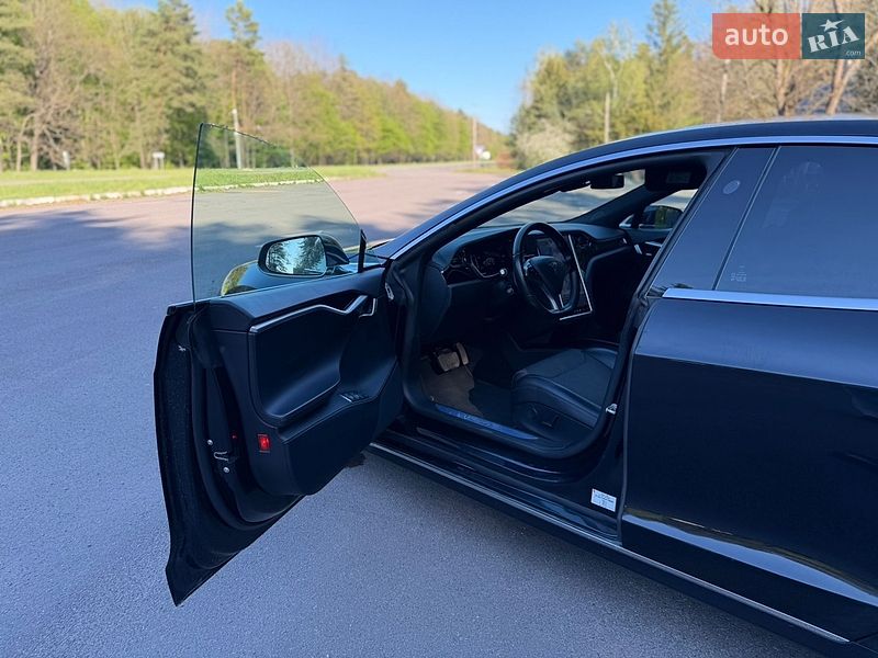 Лифтбек Tesla Model S 2018 в Клевани