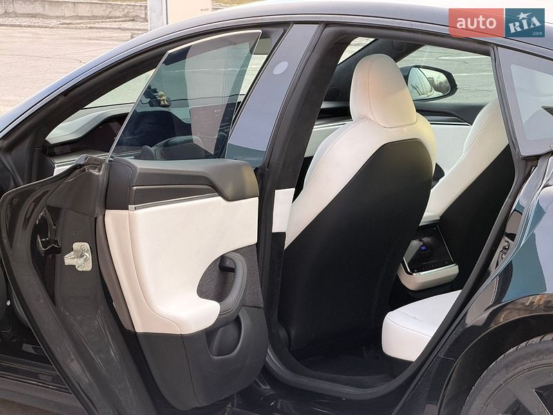 Лифтбек Tesla Model S 2024 в Запорожье
