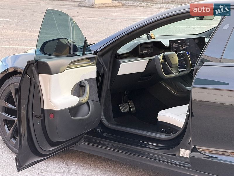 Лифтбек Tesla Model S 2024 в Запорожье