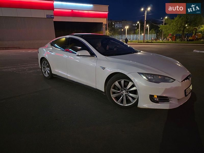Ліфтбек Tesla Model S 2016 в Харкові
