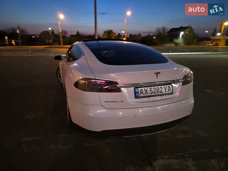 Ліфтбек Tesla Model S 2016 в Харкові