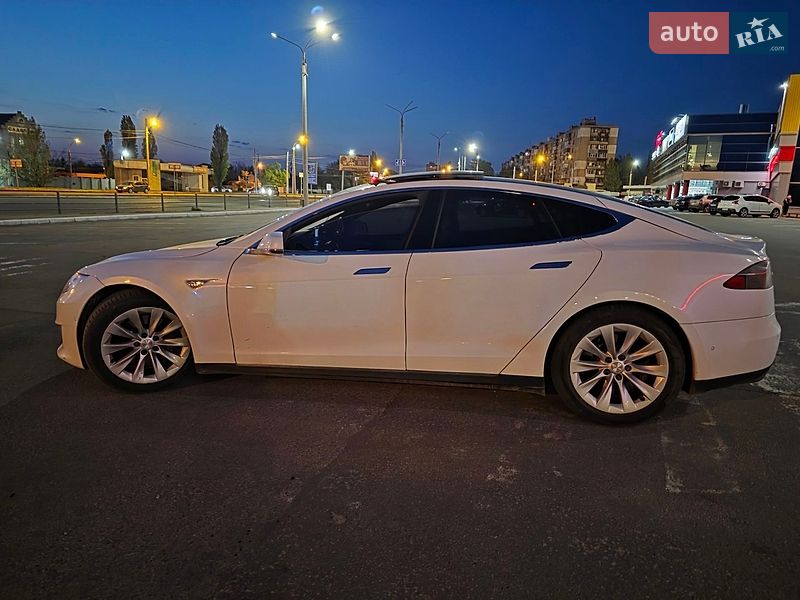 Ліфтбек Tesla Model S 2016 в Харкові