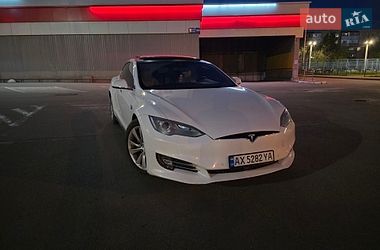 Ліфтбек Tesla Model S 2016 в Харкові