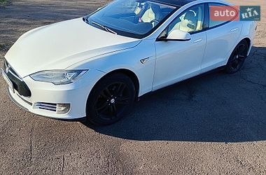 Ліфтбек Tesla Model S 2013 в Сарнах