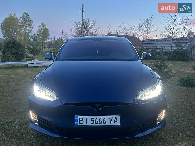 Ліфтбек Tesla Model S 2017 в Пирятині