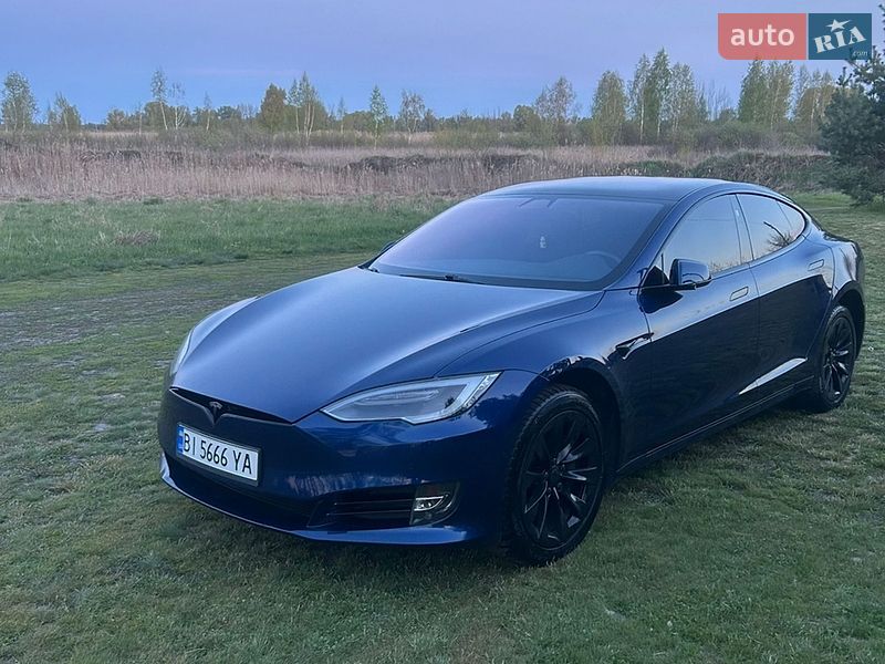 Ліфтбек Tesla Model S 2017 в Пирятині
