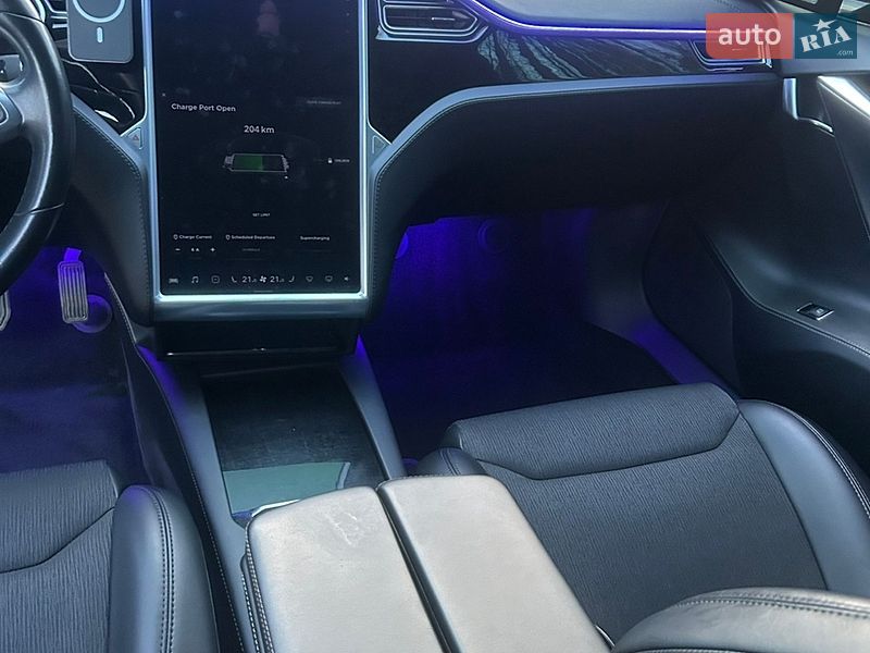 Ліфтбек Tesla Model S 2017 в Пирятині