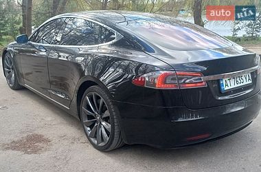 Лифтбек Tesla Model S 2016 в Ивано-Франковске