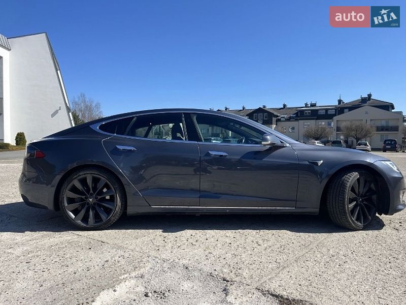 Ліфтбек Tesla Model S 2018 в Львові