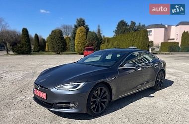 Ліфтбек Tesla Model S 2018 в Львові
