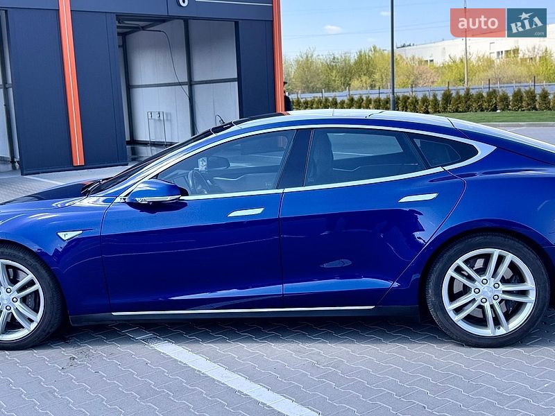 Лифтбек Tesla Model S 2015 в Виннице