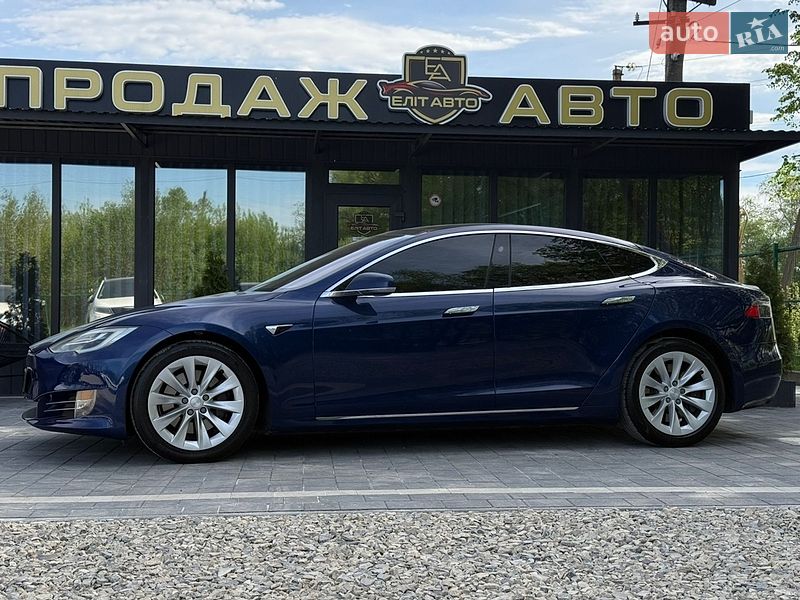 Ліфтбек Tesla Model S 2017 в Івано-Франківську