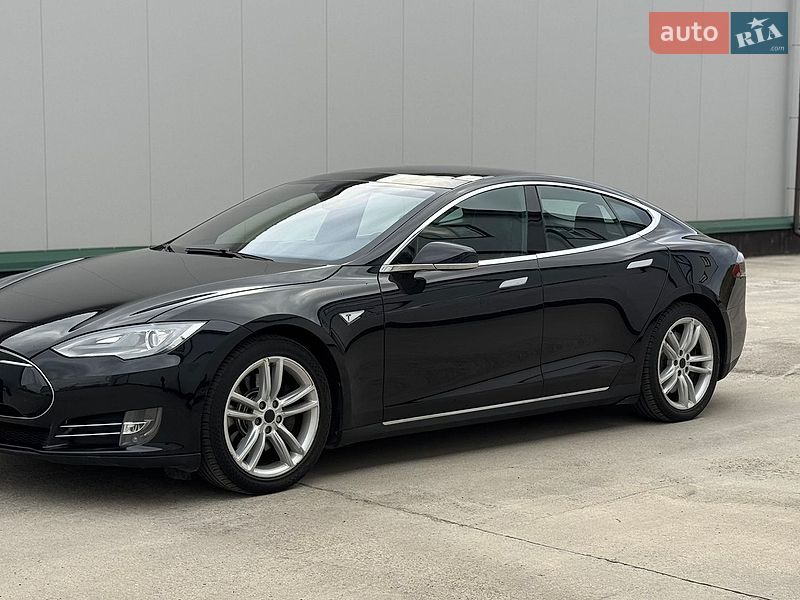 Ліфтбек Tesla Model S 2015 в Вінниці