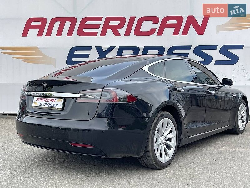 Ліфтбек Tesla Model S 2016 в Києві