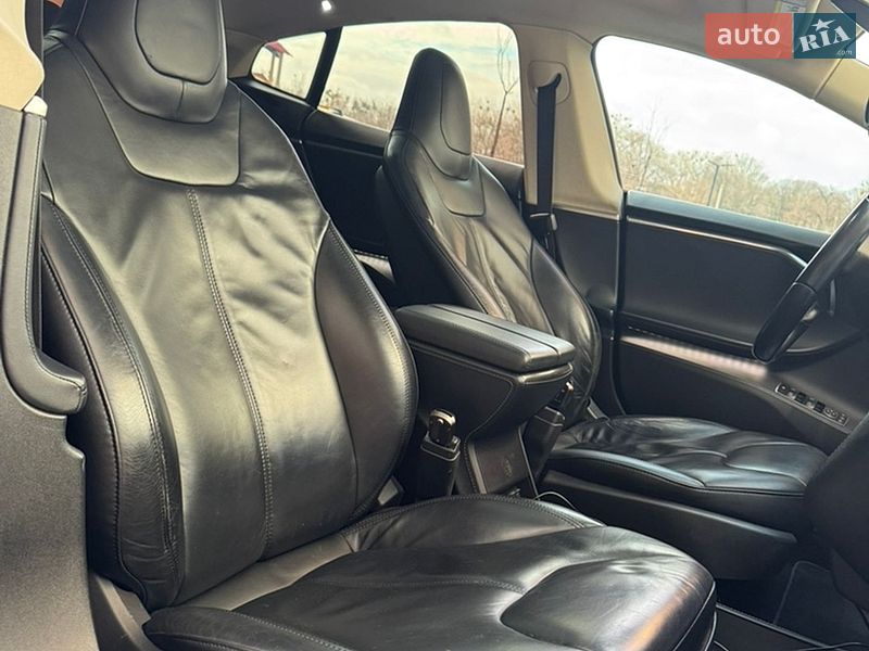 Ліфтбек Tesla Model S 2014 в Черкасах