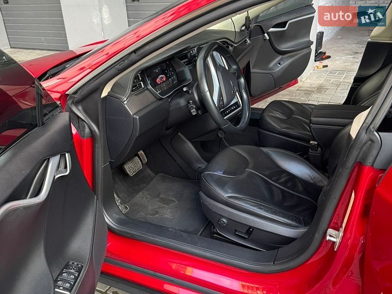 Ліфтбек Tesla Model S 2014 в Черкасах