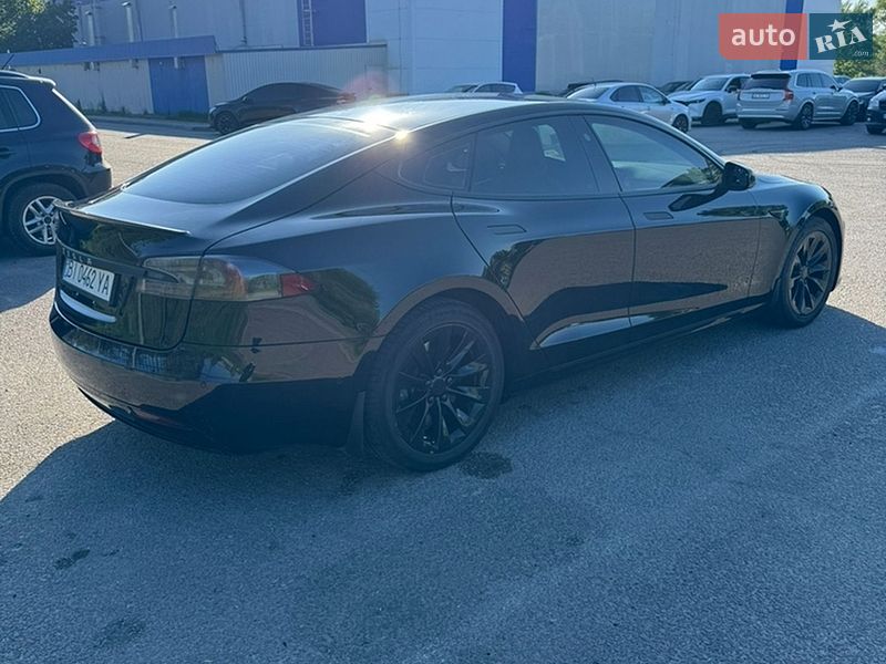 Ліфтбек Tesla Model S 2017 в Дніпрі
