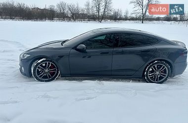 Ліфтбек Tesla Model S 2016 в Городку