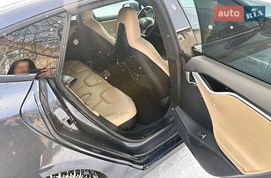 Ліфтбек Tesla Model S 2016 в Городку