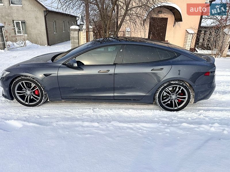 Ліфтбек Tesla Model S 2016 в Городку
