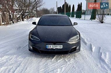 Ліфтбек Tesla Model S 2016 в Городку