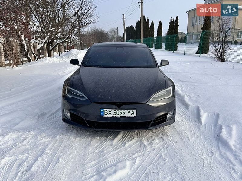 Ліфтбек Tesla Model S 2016 в Городку