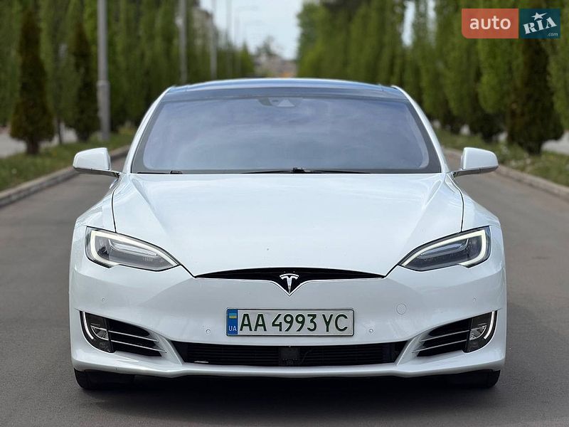 Лифтбек Tesla Model S 2015 в Киеве