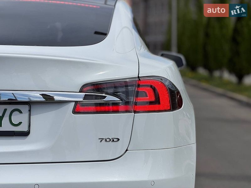 Лифтбек Tesla Model S 2015 в Киеве
