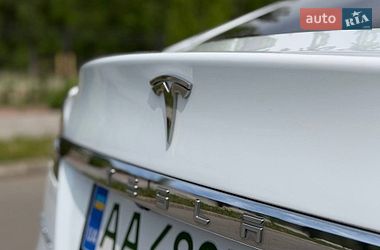 Лифтбек Tesla Model S 2015 в Киеве
