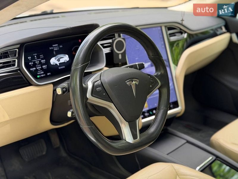 Лифтбек Tesla Model S 2015 в Киеве