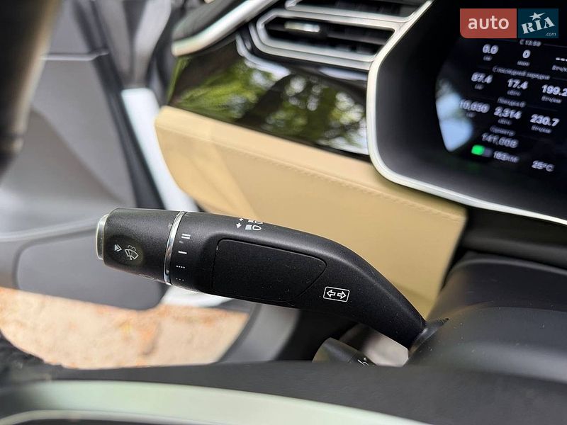Лифтбек Tesla Model S 2015 в Киеве
