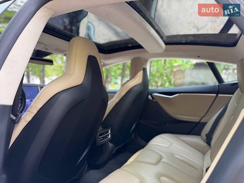 Лифтбек Tesla Model S 2015 в Киеве