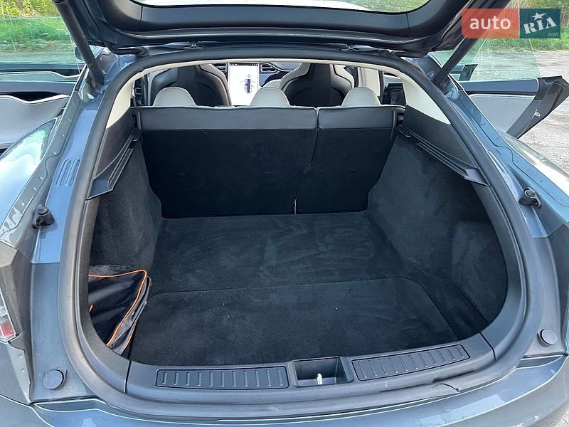 Лифтбек Tesla Model S 2013 в Львове