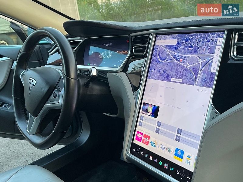 Лифтбек Tesla Model S 2013 в Львове