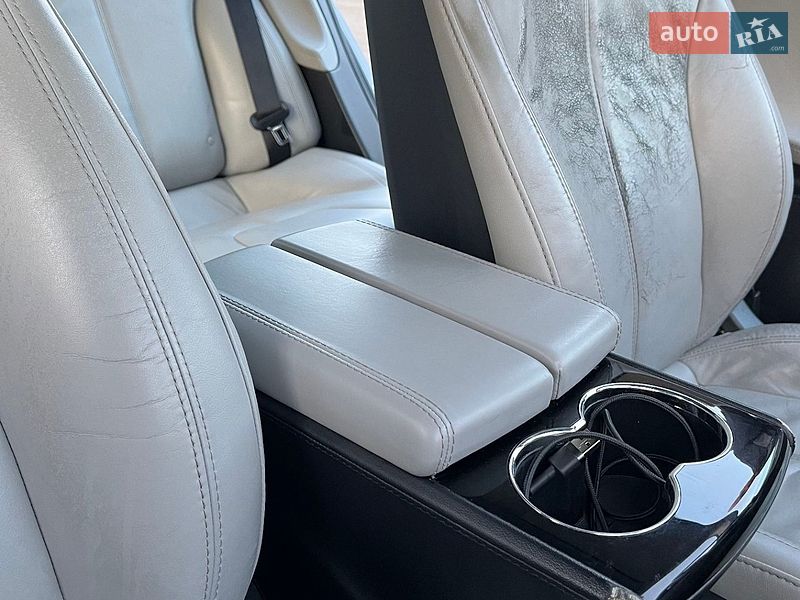 Лифтбек Tesla Model S 2013 в Львове