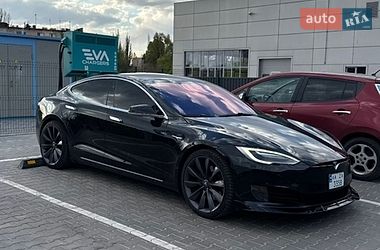 Лифтбек Tesla Model S 2017 в Кривом Роге